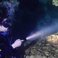 OrcaTorch - D520 - Tauchlampe Set mit Drehschalter, 2 Akkus, max. 1000 Lumen Schwarz